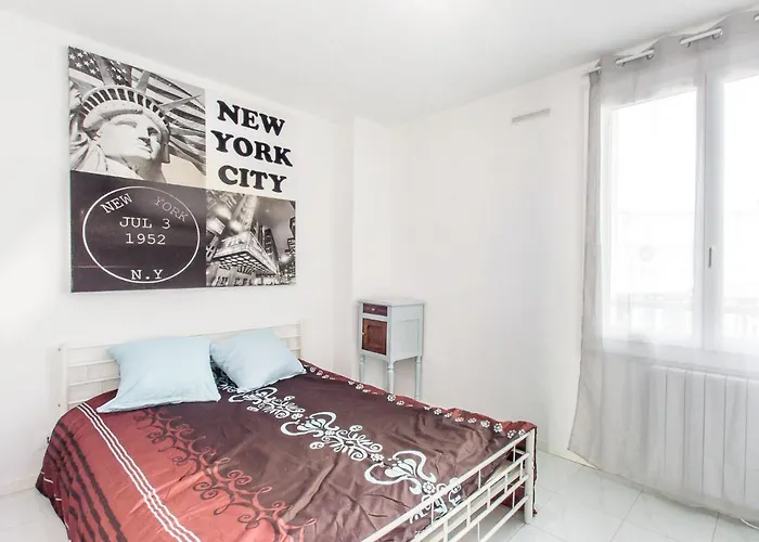 T2 Bis Lumineux Avec Parking Prive * Wifi*netflix* Apartman